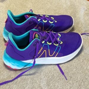 Women’s size 9 1/2 New Balance sneakers